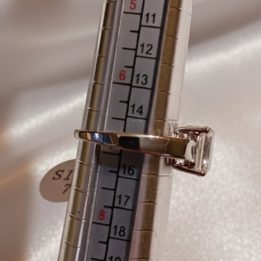 White Sapphire 2 Carat Solitaire Silver Tone Fashion Ring Size 7 NWOT - Picture 7 of 8